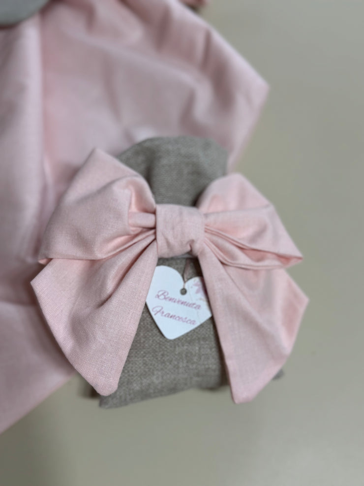 Fiocco nascita femminuccia con sacchetti porta confetti coordinati