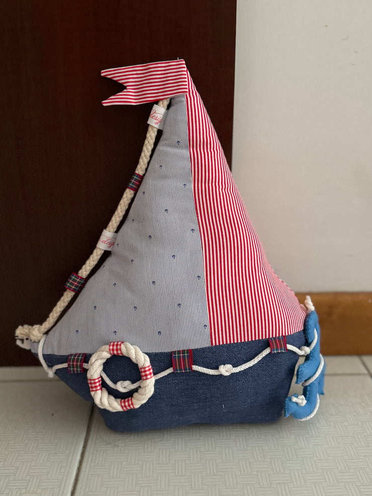 Ferma porta a forma di barca a vela