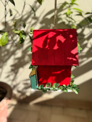 Nido di uccellini con cassetta postale