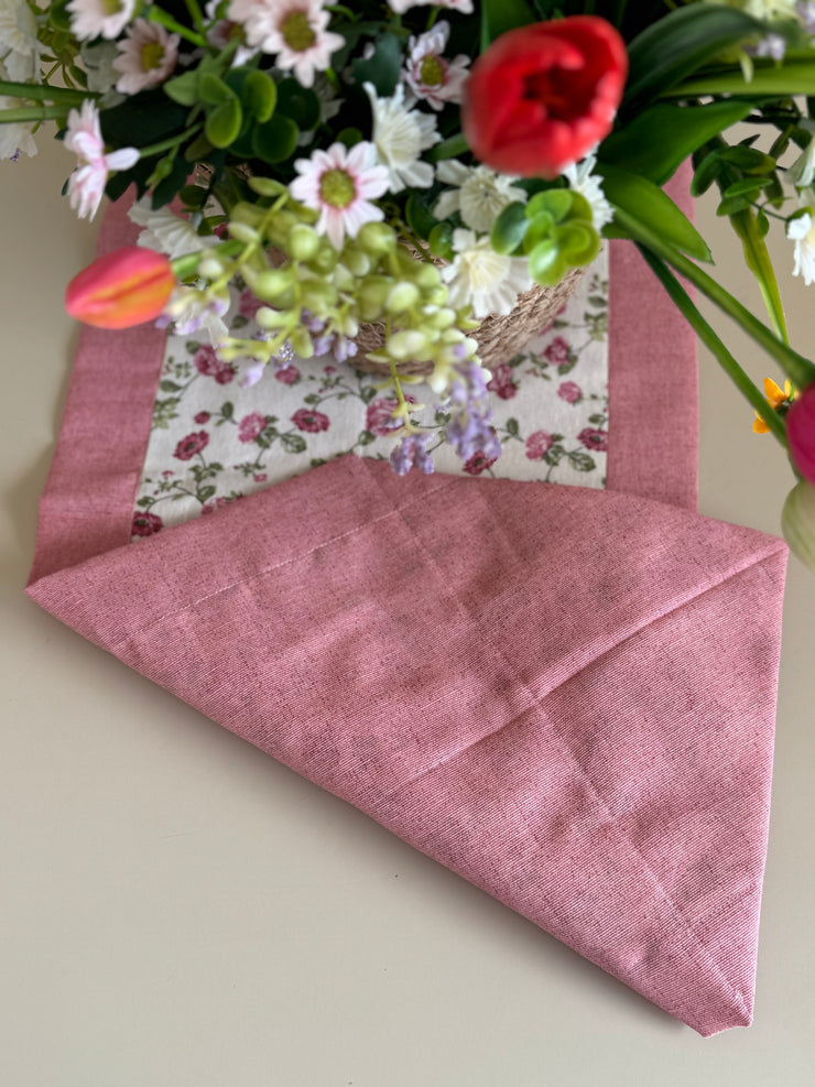 Set cucito per la cucina color rosa