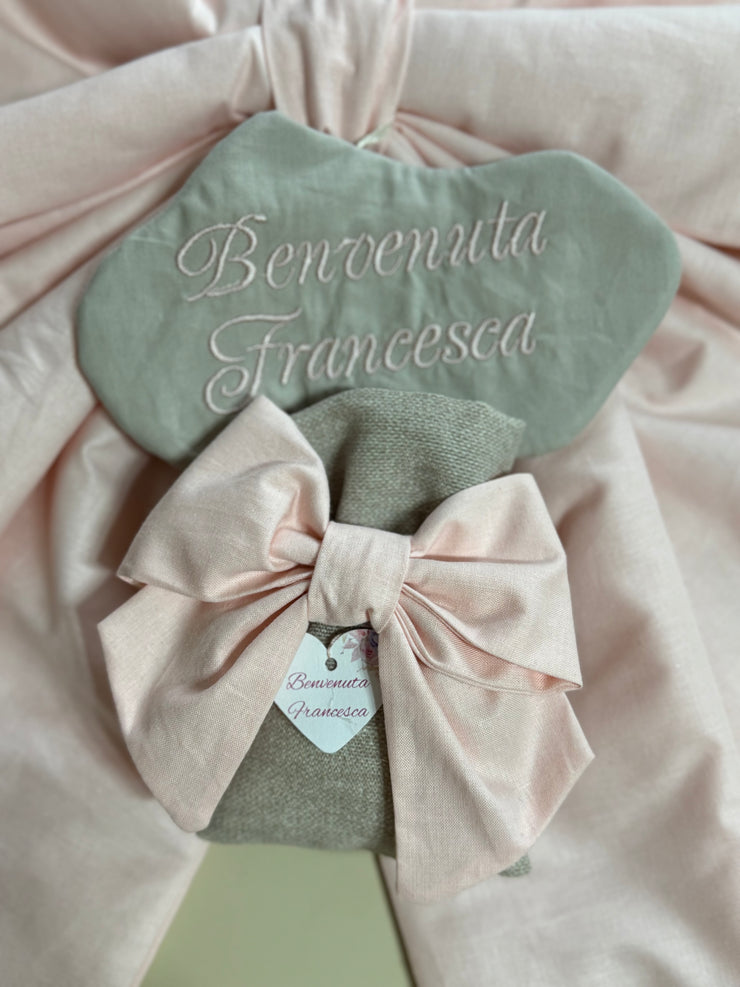 Fiocco nascita femminuccia con sacchetti porta confetti coordinati
